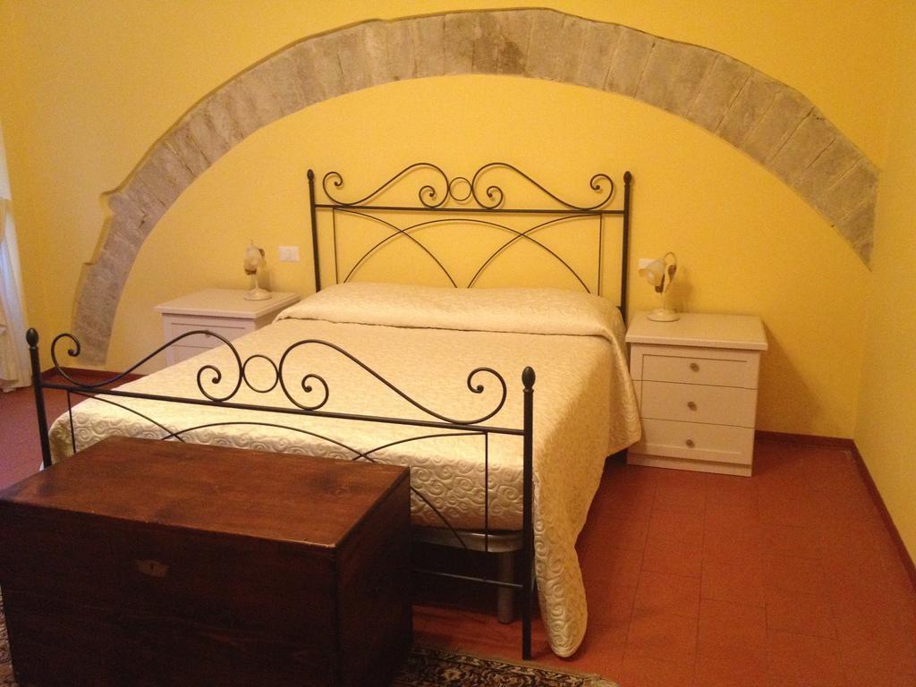 B&B La Dimora Del Capitano Fabriano Room photo