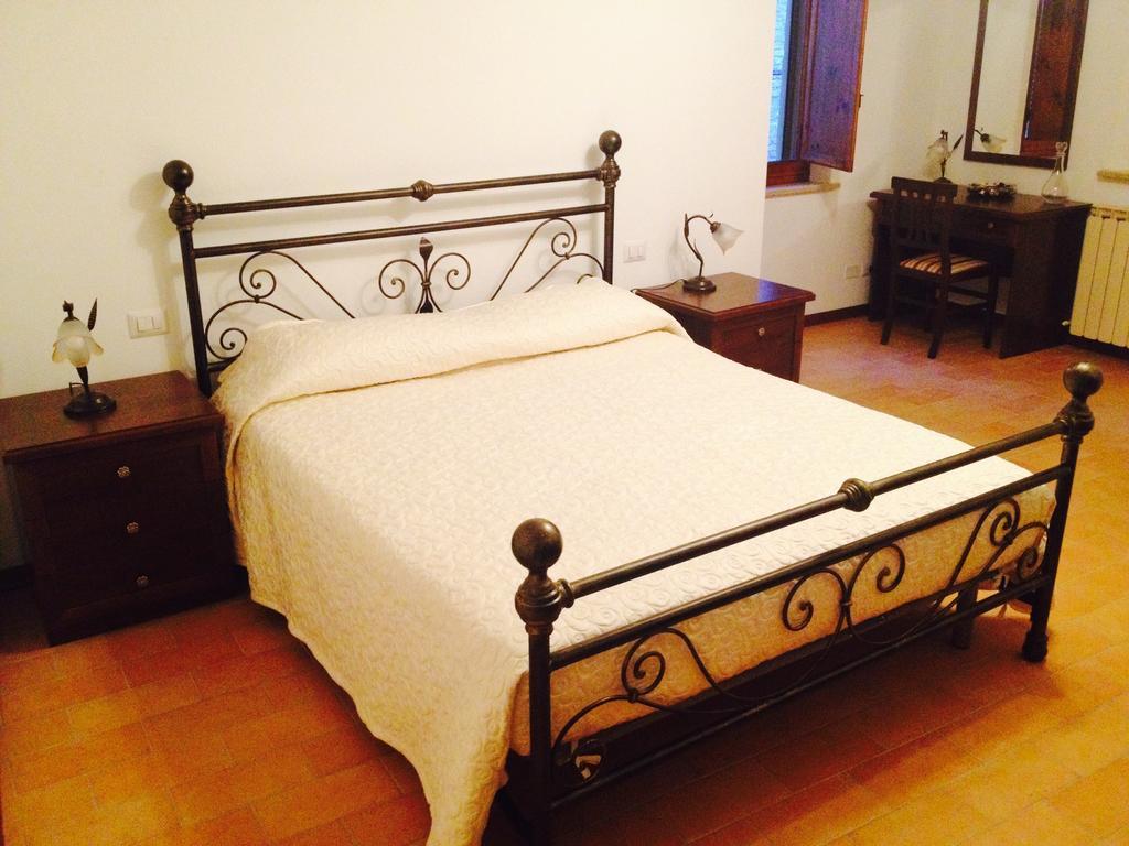B&B La Dimora Del Capitano Fabriano Room photo